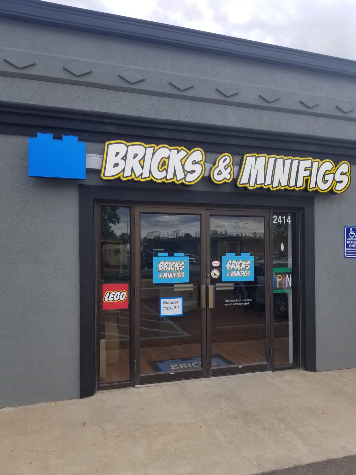Bricks and Minifigs Lego Store Sets Grand Opening