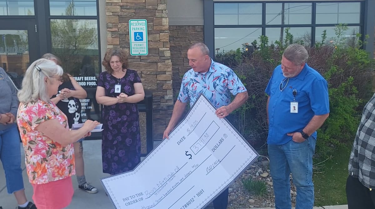 Old Chicago Pizza & Taproom Donates to Yellowstone Boys and Girls Club