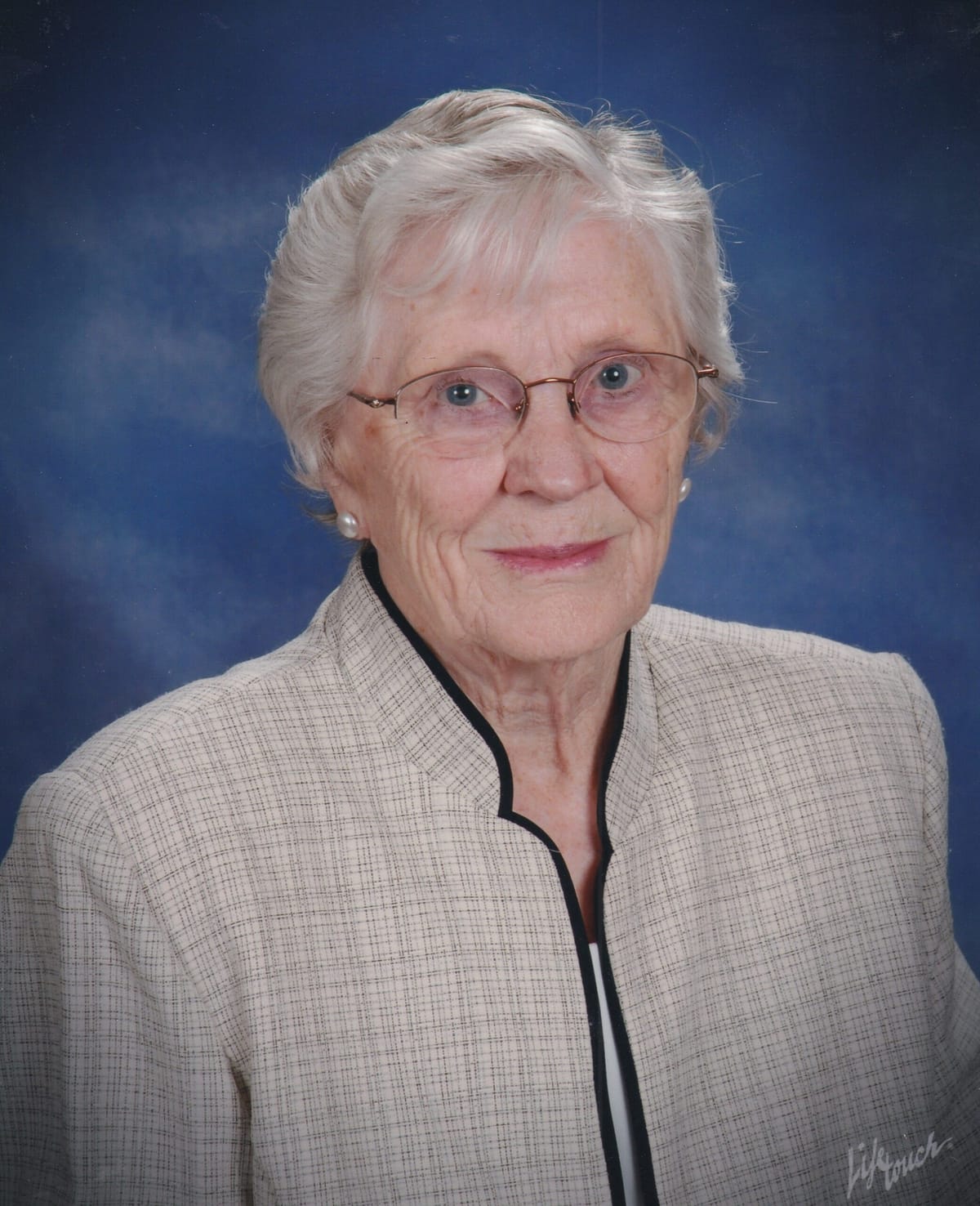 Obituary of Violet Nell