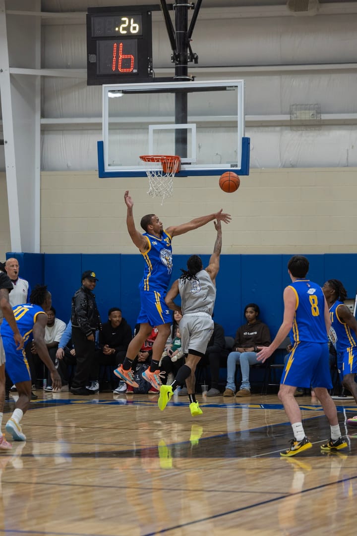 Electric Hoop Team Overwhelms the Willamette Valley Jaguars in Regular Season Finale